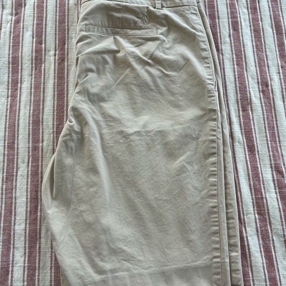 Ralph Lauren Women’s Cream Flat Front Golf Shorts, size 12 - Picture 2 of 3